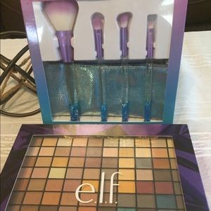 Eyeshadow palette and brush set